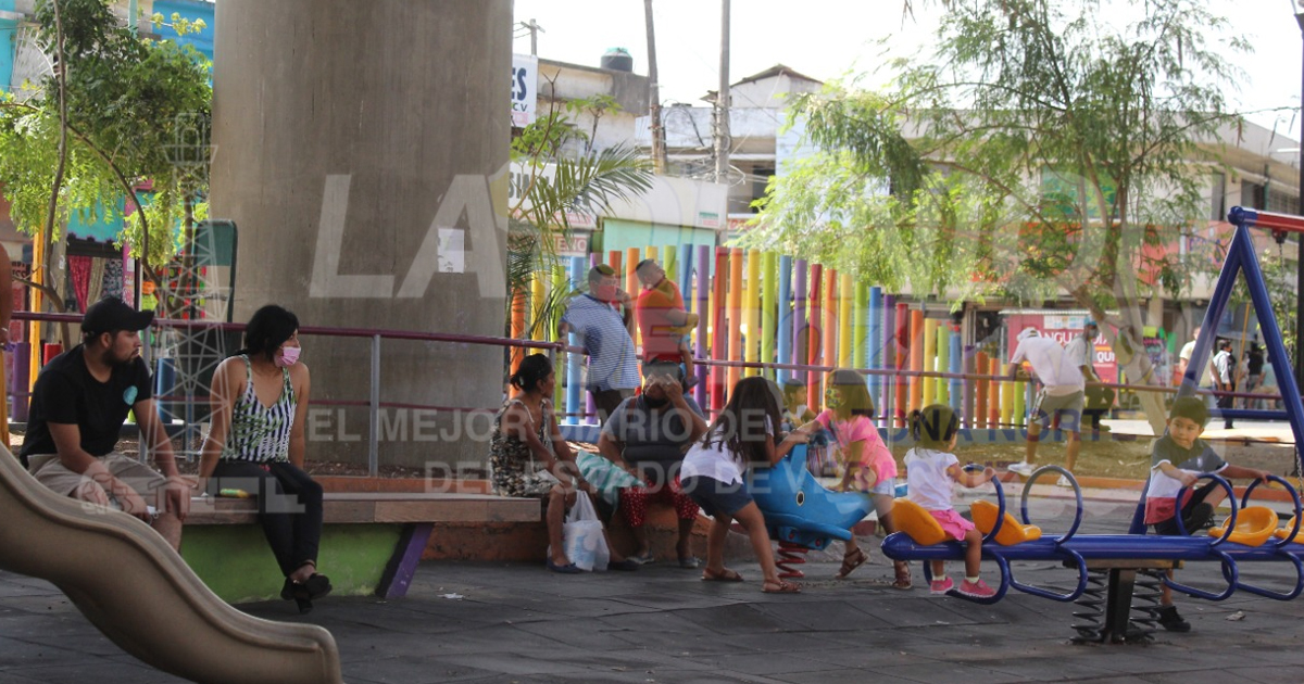 Parque infantil del primer cuadro de la ciudad, sin medidas Covid-19