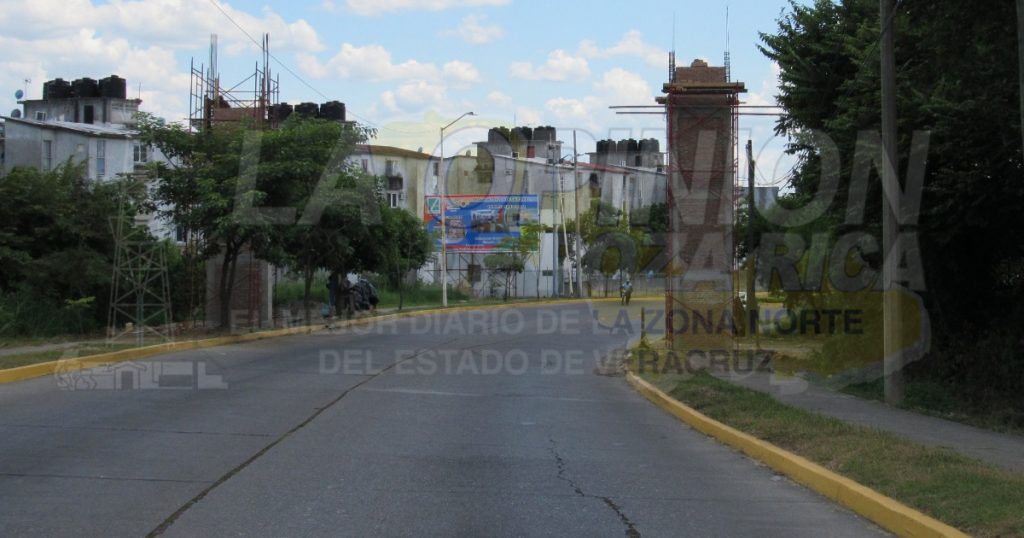 Avanza construcción de arcos de bienvenida