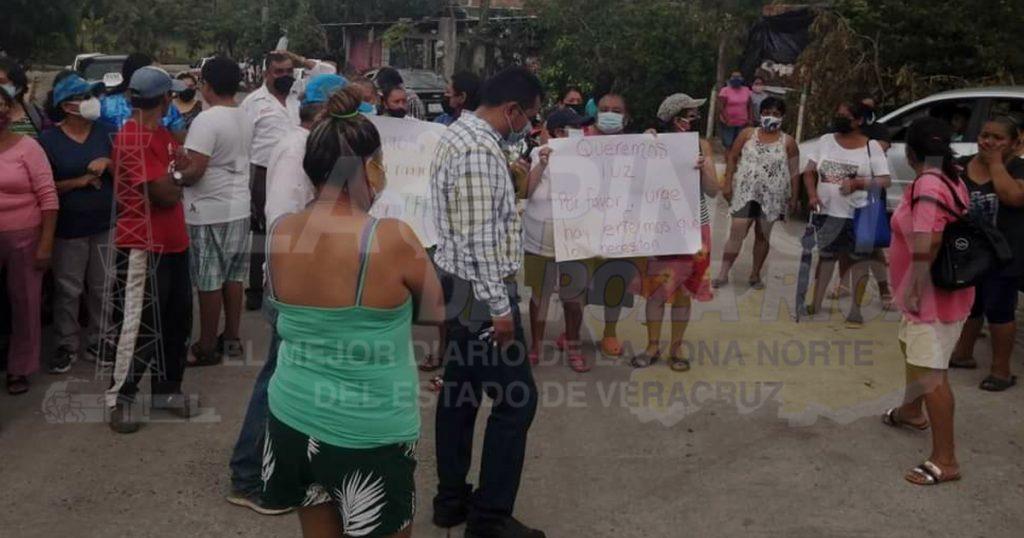 Se manifiestan contra la CFE