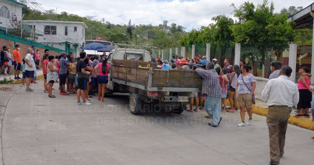 Se manifiestan contra la CFE