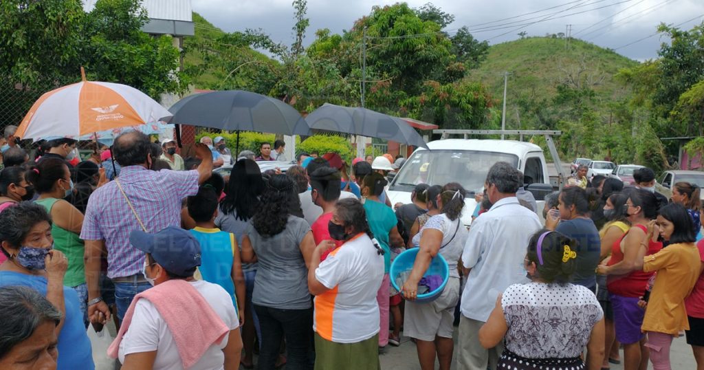 Se manifiestan contra la CFE