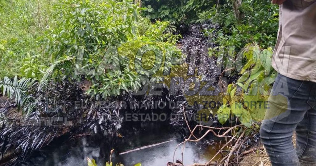Pemex contamina arroyo en Plan de Hidalgo