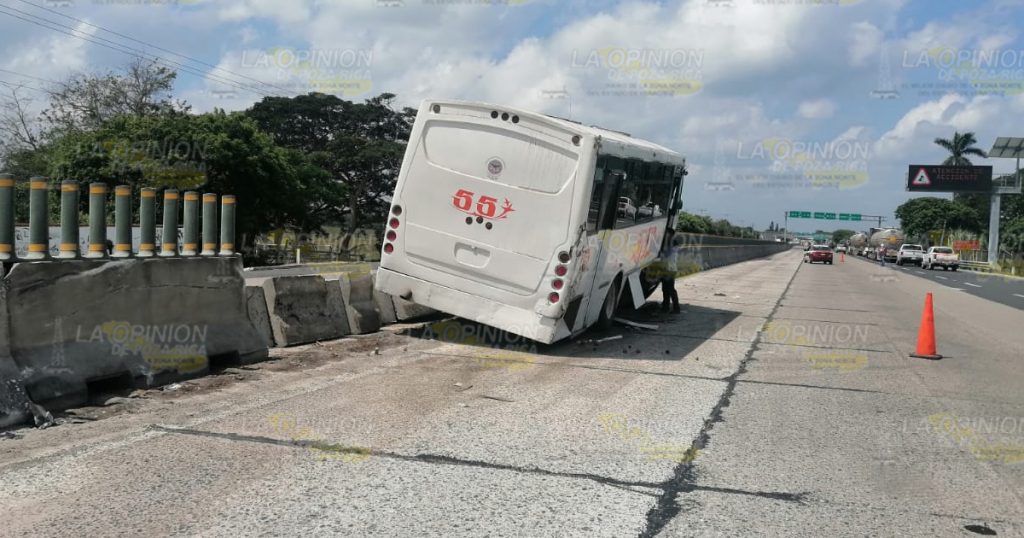 Pipa choca con autobús de TBN