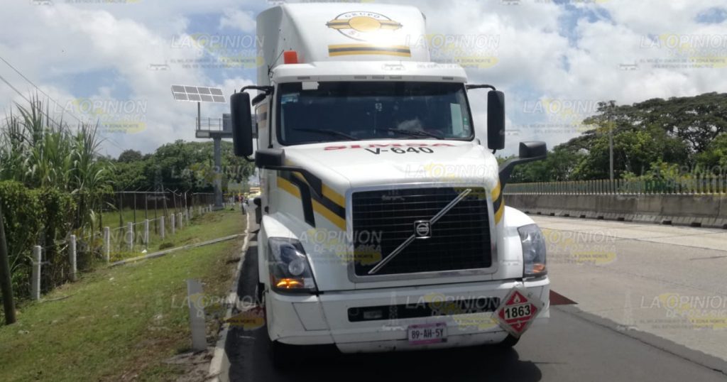 Pipa choca con autobús de TBN