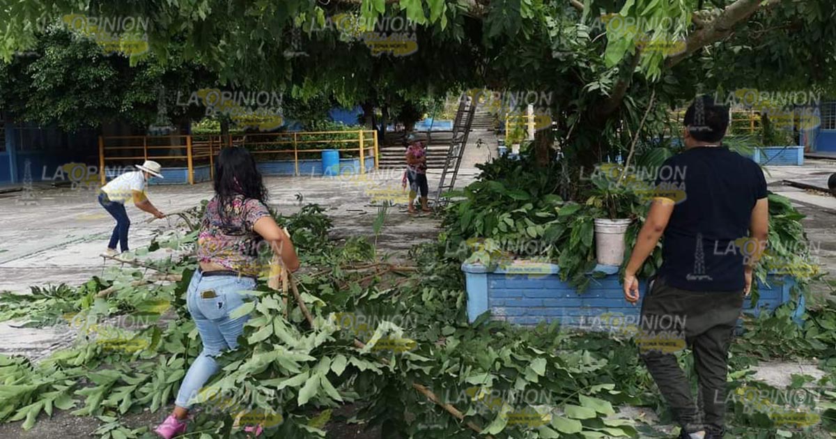 Realizan faenas para el regreso a clases