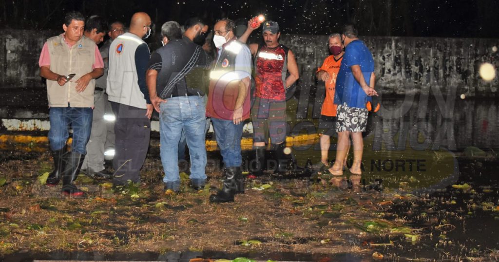 Javier Velázquez recorre zonas afectadas