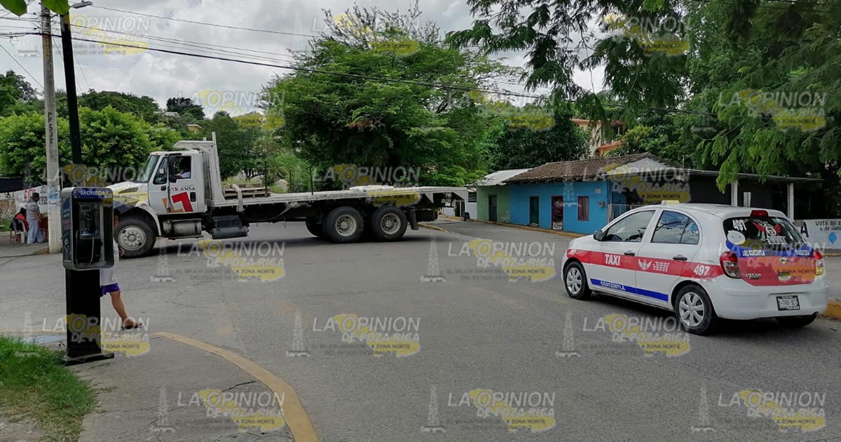 Solo dos semáforos operan en Coatzintla y faltan otros dos: edil