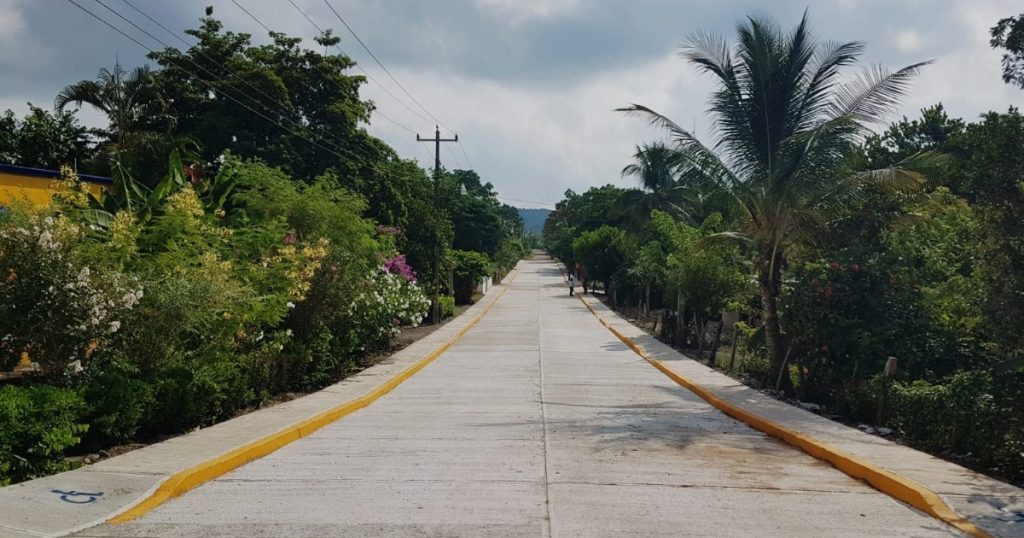 Población rural de Tihuatlán, con más obras