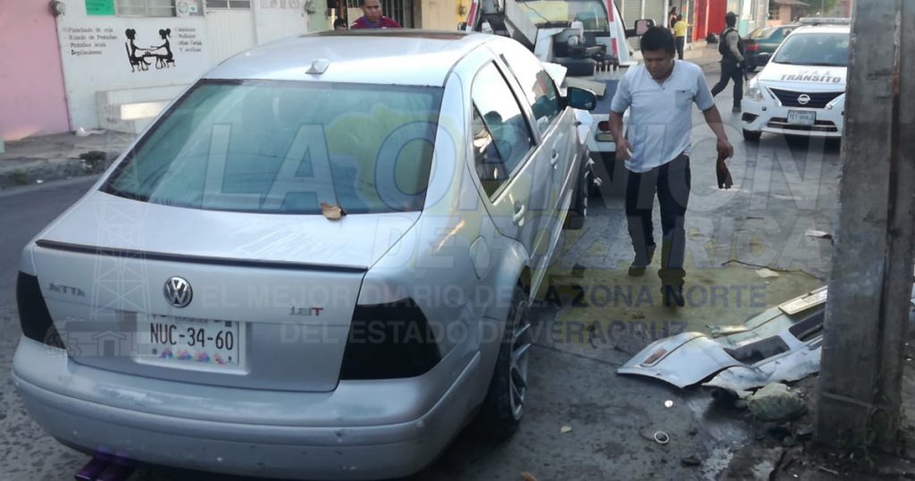 Estrella auto en un poste