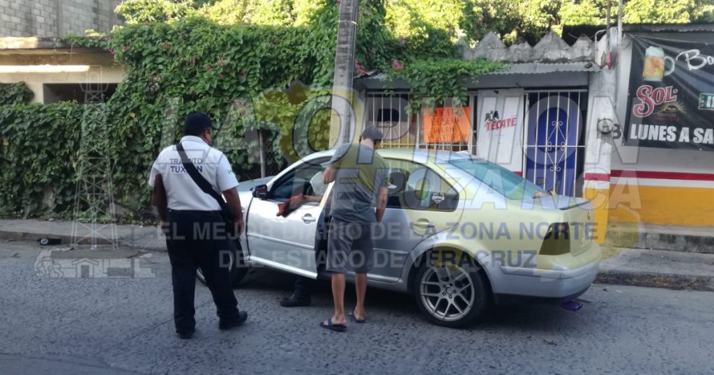 Estrella auto en un poste