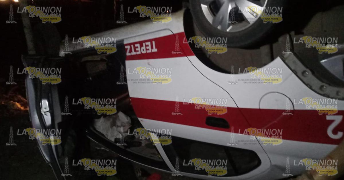 Tráiler embiste dos taxis en carretera Álamo-Cerro Azul