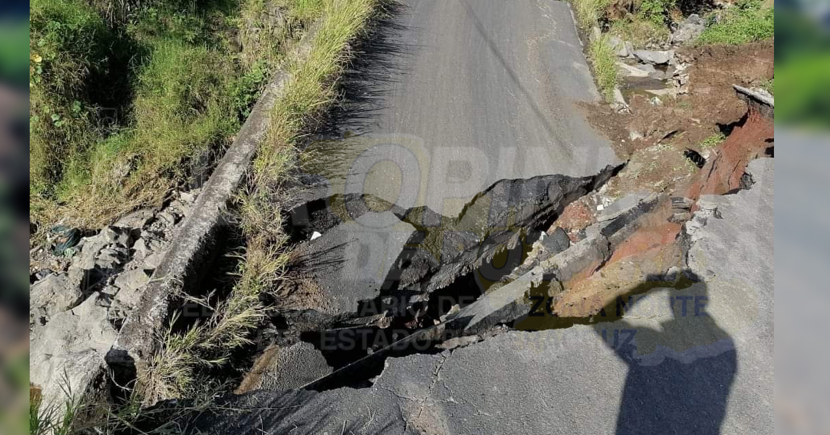 Desaparece puente, se lo tragó la tierra