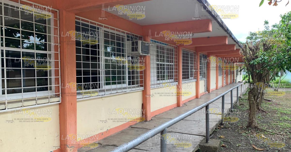 A la baja matrícula escolar en Tihuatlán