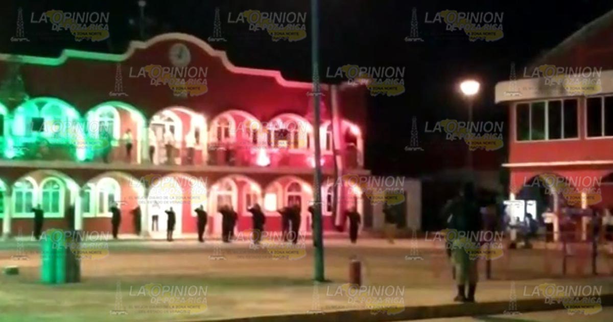 Alcaldesa da el Grito de Independencia