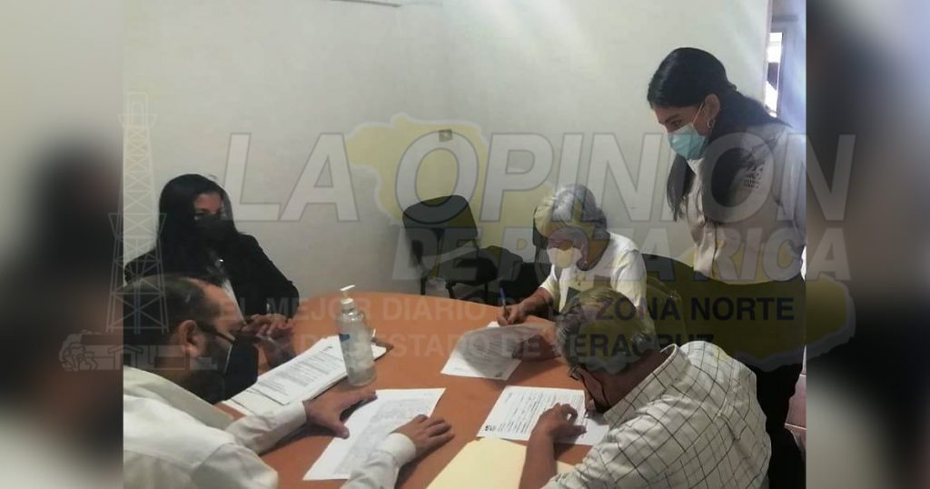 Alcaldesa donó a Sesver el inmueble donde se construirá el hospital Tlapacoyan