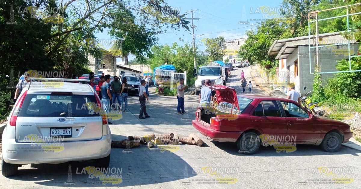 Bloquean acceso a Pueblo Mágico