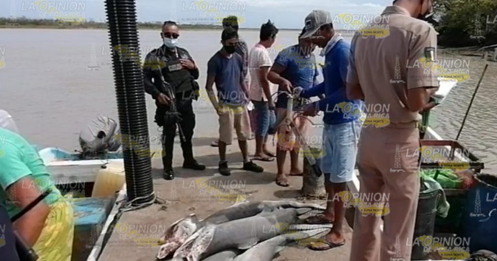 Sanos y salvos rescatan a los tres pescadores de Barra de Cazones