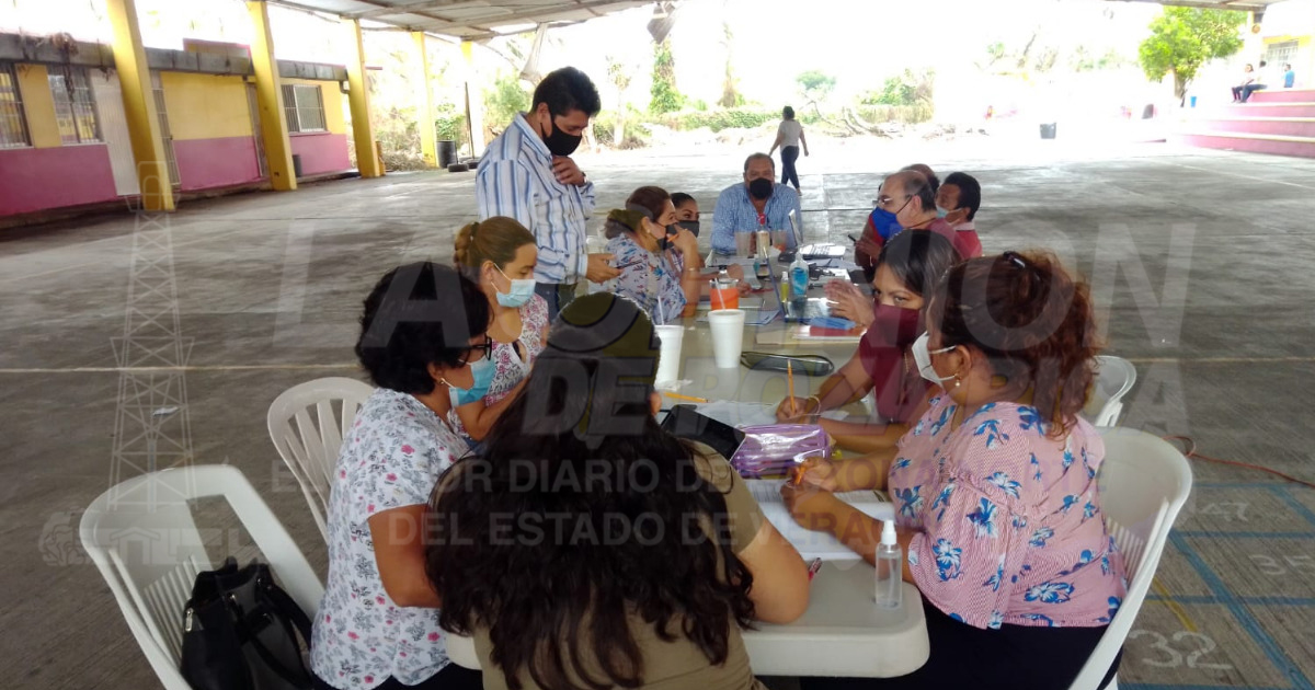 Por reunión presencial de docentes, resultan posibles contagios