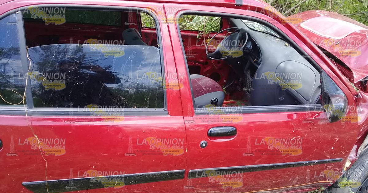 Choca, huye, se sale de la carretera y abandona su unidad