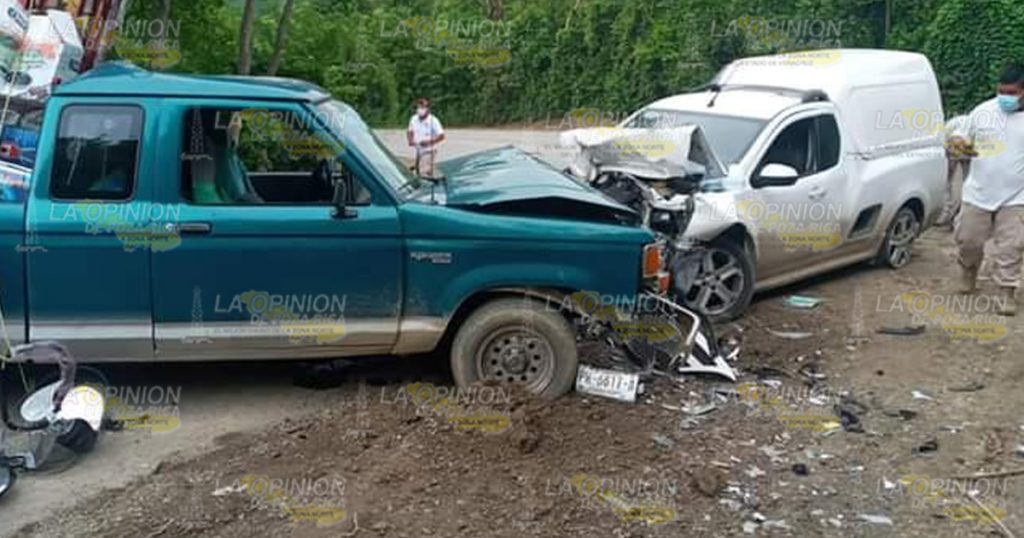 Chocan camionetas sobre la vía Álamo-Tamazunchale