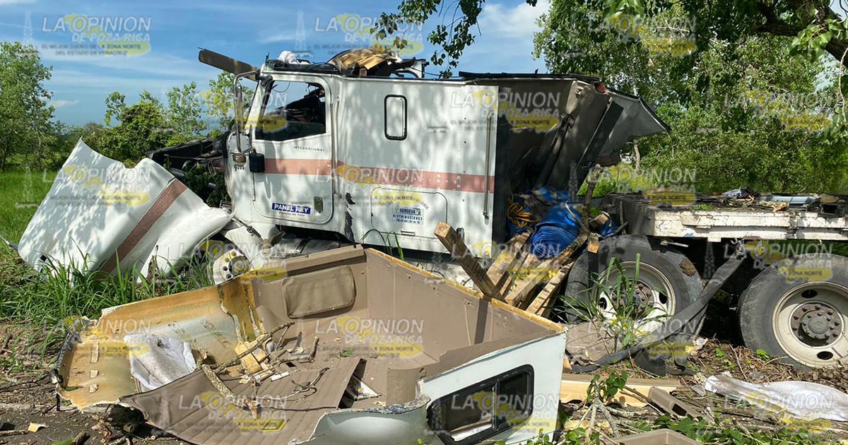 Conductor de tráiler se queda dormido al volante y choca