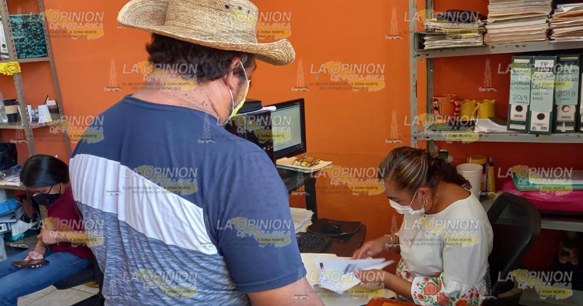 Damnificados buscan acceder a programas de apoyo federal