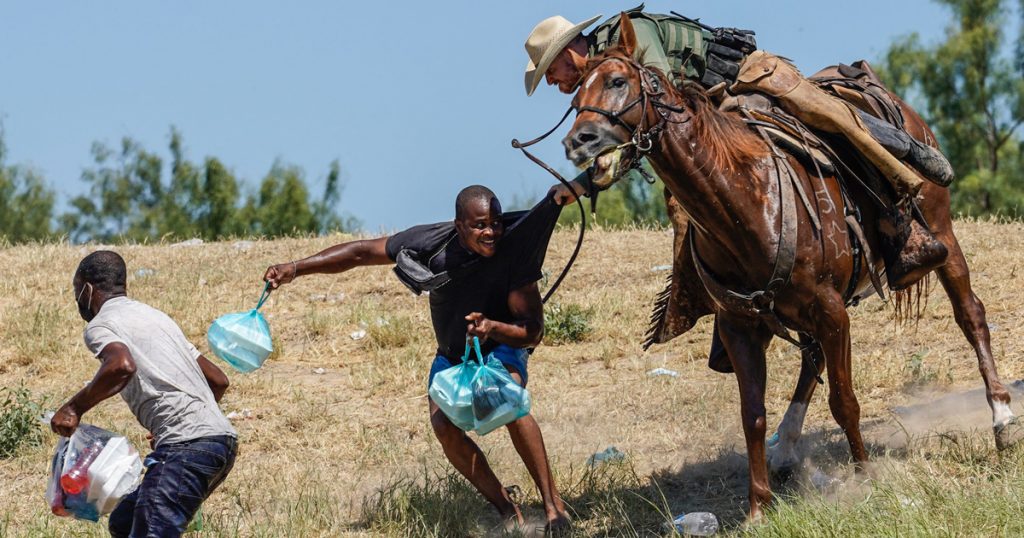 Exige Senado de EU a Biden detener “xenófobas” deportaciones de haitianos