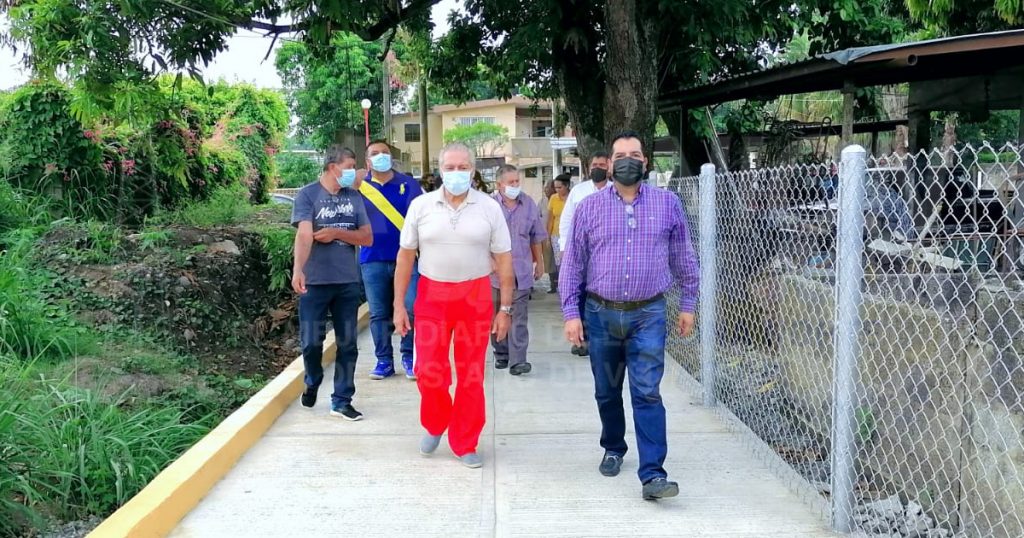 Pavimentan con concreto hidráulico el callejón del deportista
