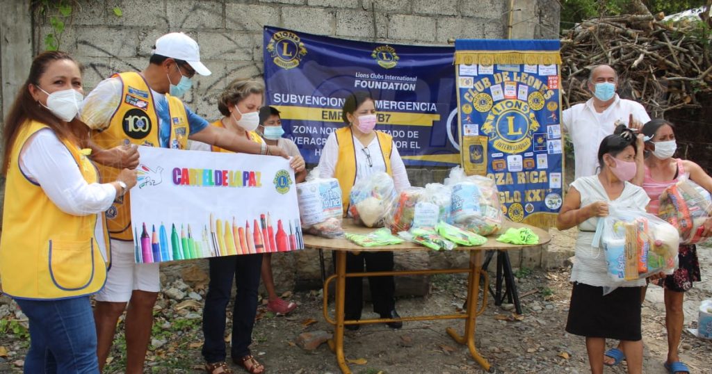 Entregan apoyo alimentario a familias de la colonia Reforma