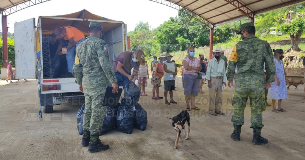 Entregan despensas a damnificados de Grace