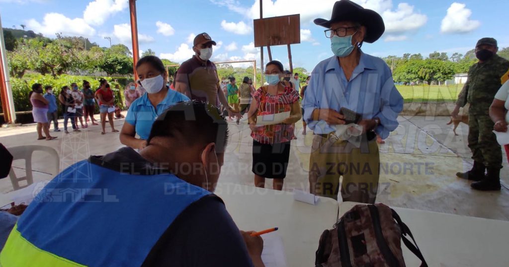 Entregan despensas a damnificados de Grace