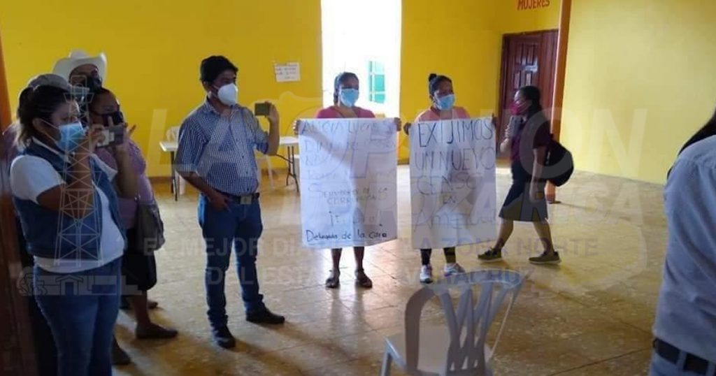 Servidores de la Nación hacen negocio familiar con programas federales