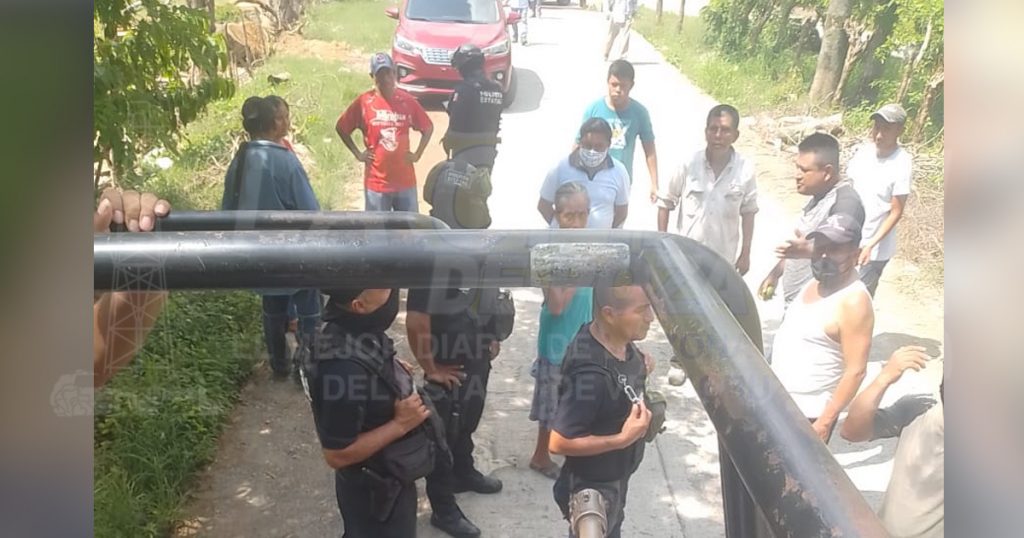 Encierran a Servidores de la Nación