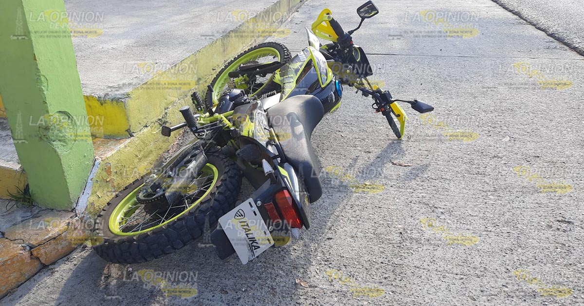 Sujeto atropella a una joven y se da a la fuga