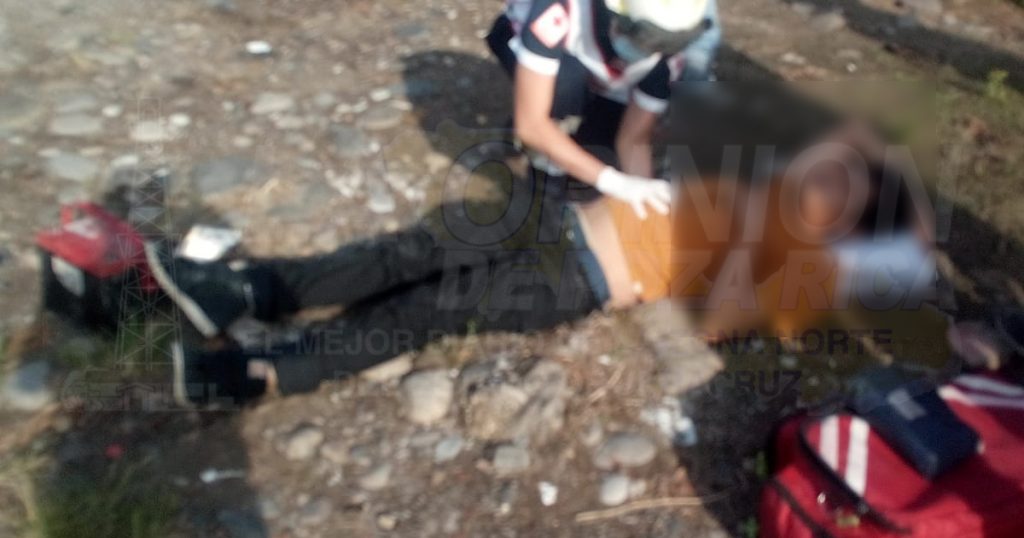 Se llevó el poste de la luminaria y resultó lesionado