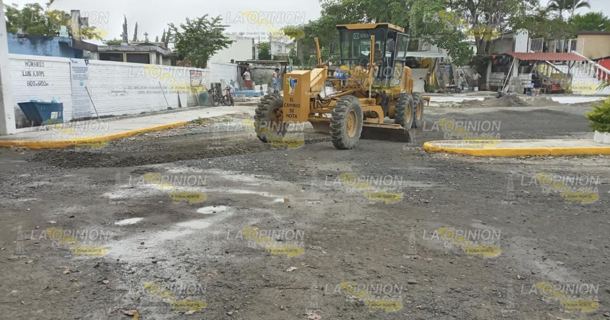 A lo último, ayuntamiento de Tuxpan limpia panteón A lo último, ayuntamiento de Tuxpan limpia panteón2