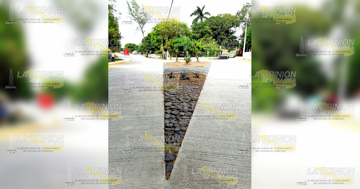 Alcalde de Naranjos entrega una calle más pavimentada