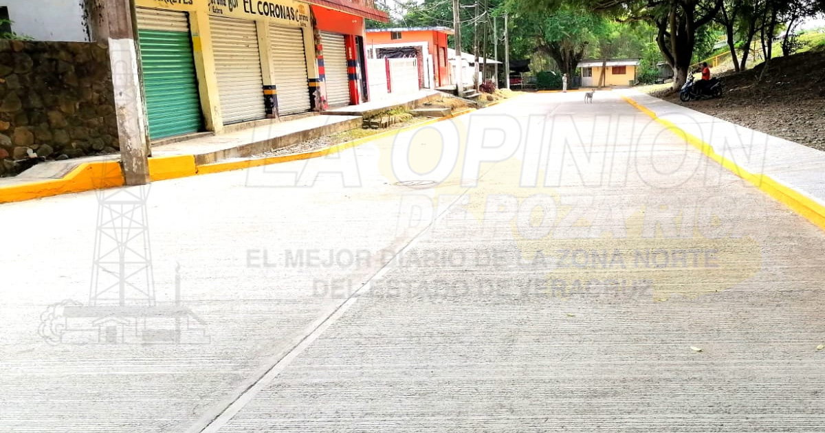 Alcalde de Naranjos entrega una calle más pavimentada