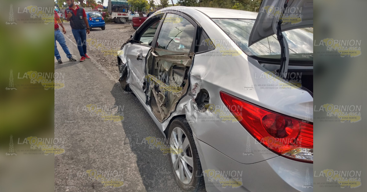 Aparatoso percance vial en la carretera Poza Rica - Coatzintla