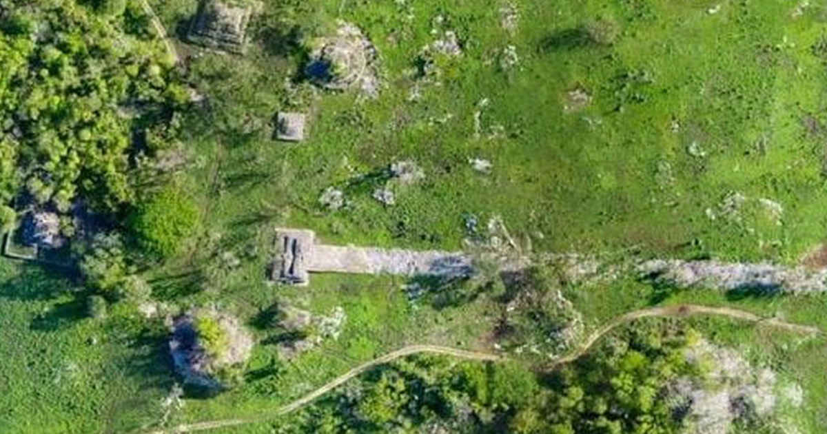 Arqueólogos descubren carretera maya construida hace mil 300 años