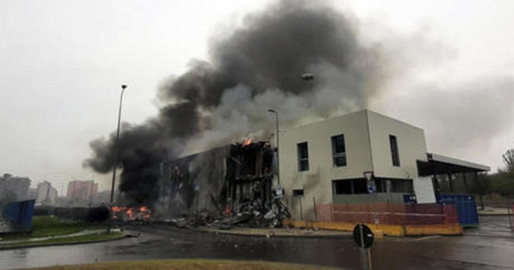 Avionazo deja 8 muertos en Milán