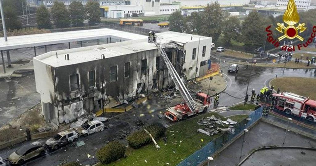 Avionazo deja 8 muertos en Milán
