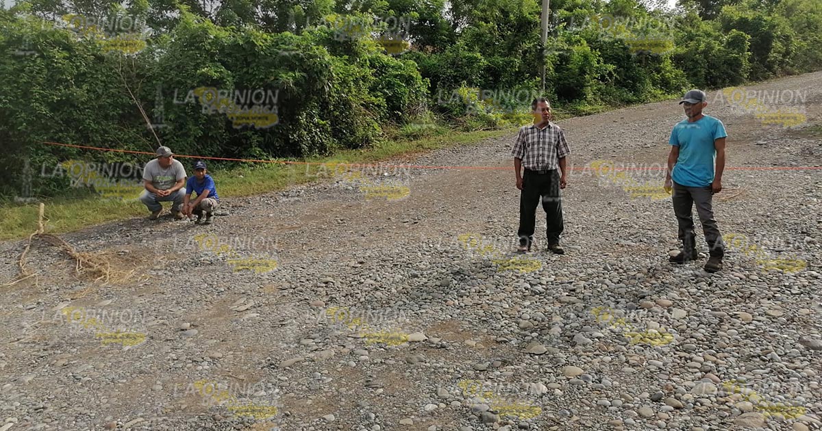 Bloquean accesos a PEMEX, en Coatzintla