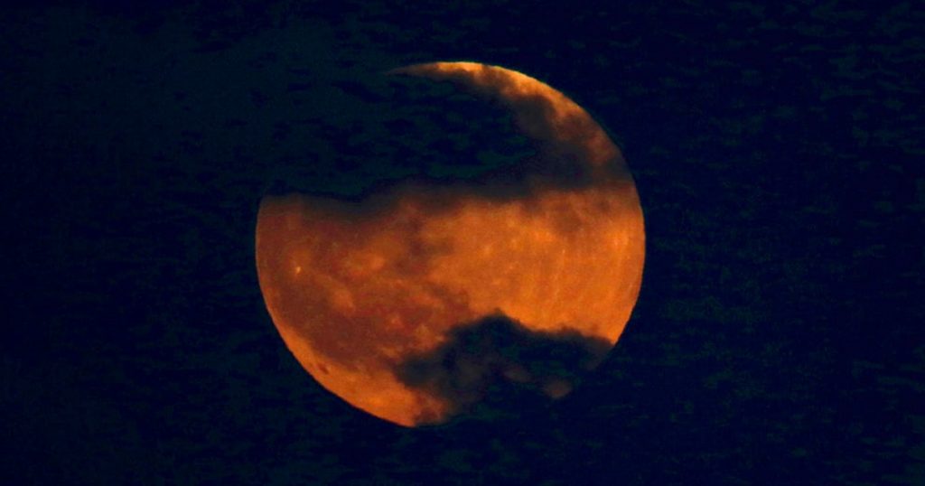 La 'Luna de Sangre' iluminará el cielo en México 'como nunca antes' este mes, ve cúando