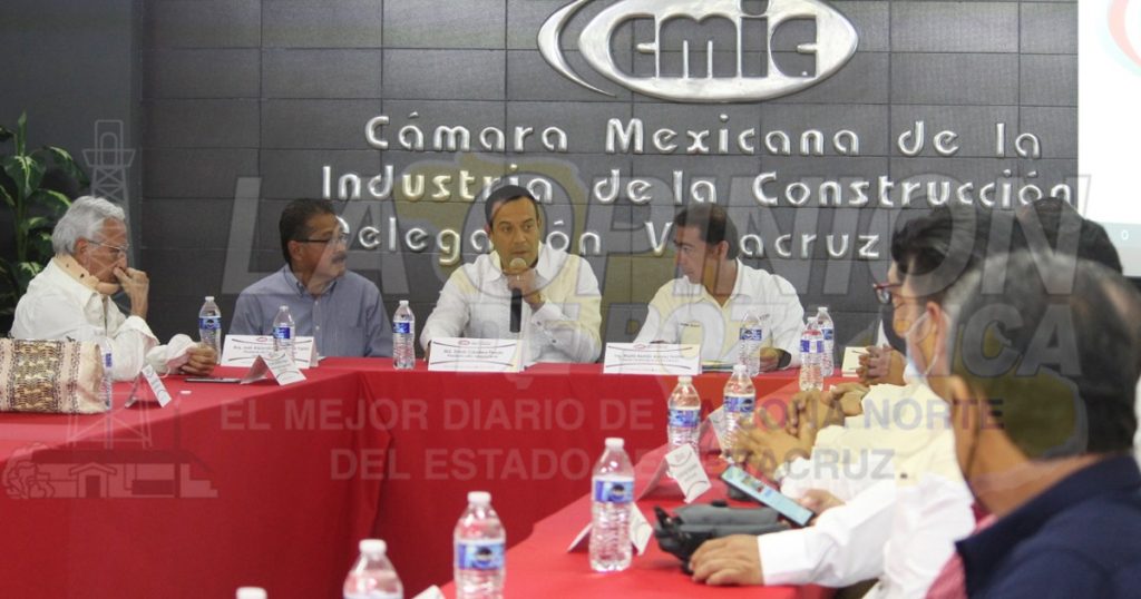 Ramón Álvarez Fontan se reúne con constructores