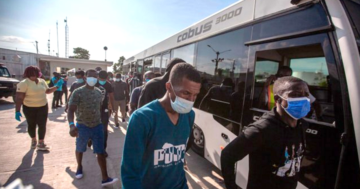 CURP temporal abre a migrantes sistema bancario, salud y empleo