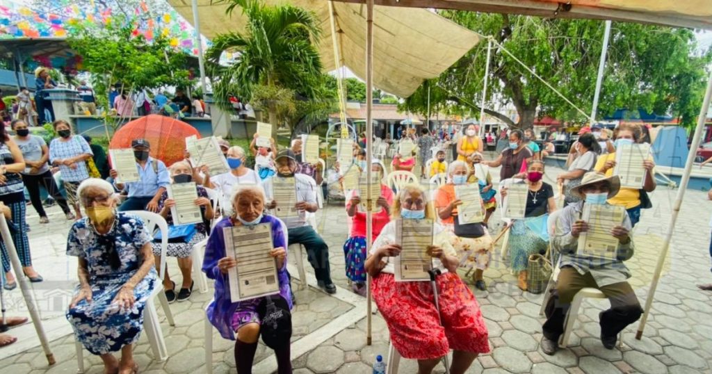 Adultos mayores ya cuentan con identidad jurídica