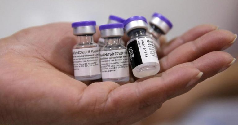 Tercera dosis de vacuna de Pfizer, con 95.6% de eficacia