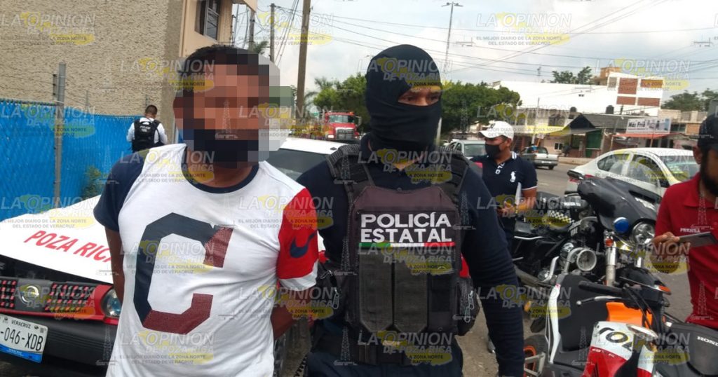 Motociclistas graves, tras encontronazo con un taxi
