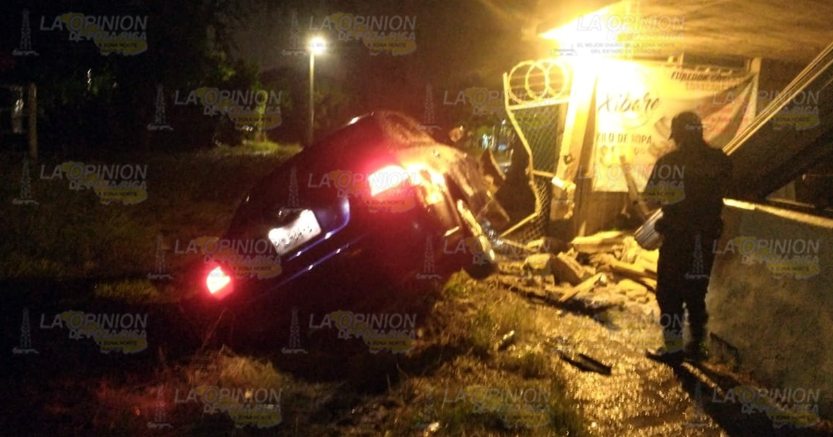 Estrella auto en una lavandería